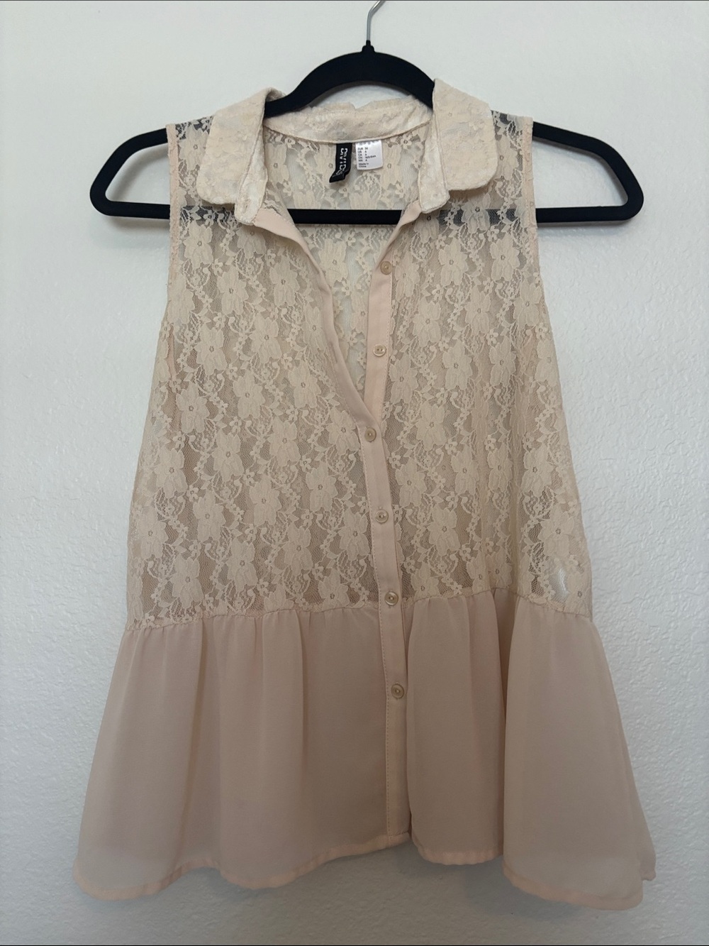 H&M Cream Sheer Lace Sleeveless Button Front Blouse